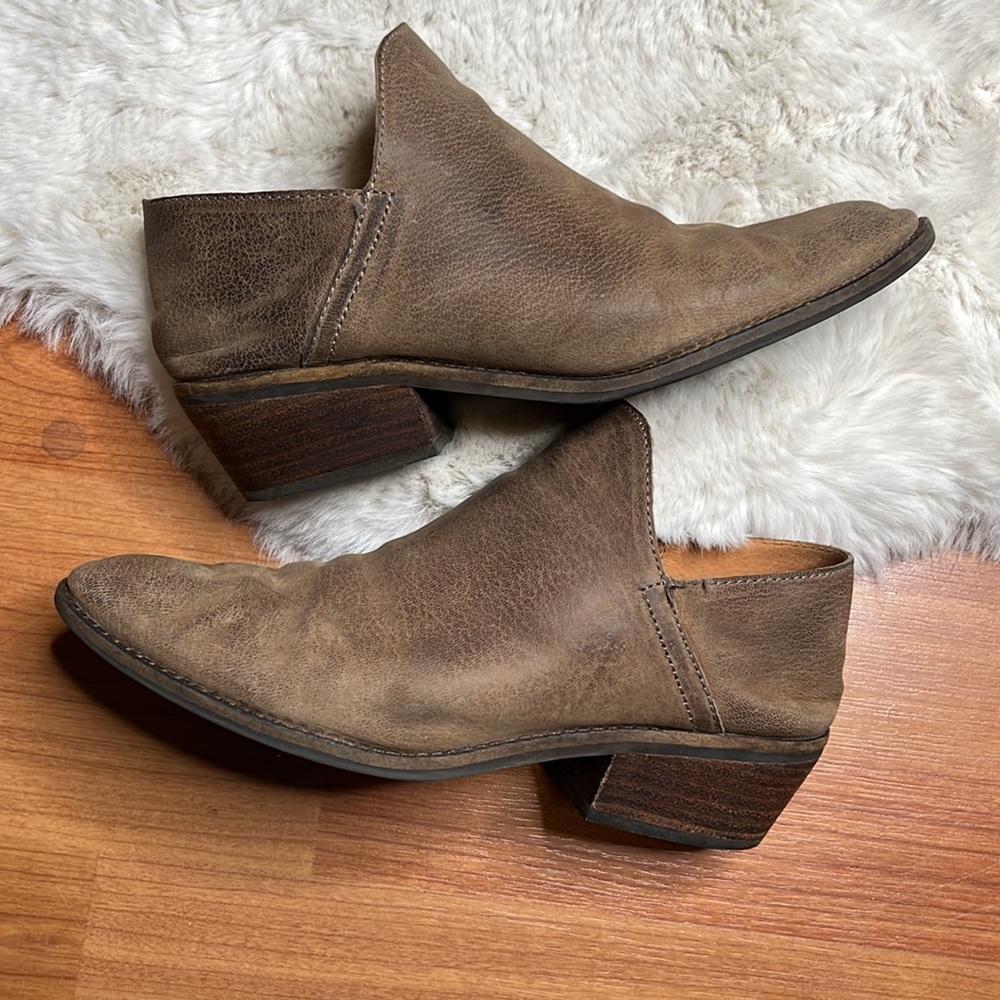 Lucky brand FAUSST Taupe ankle boots